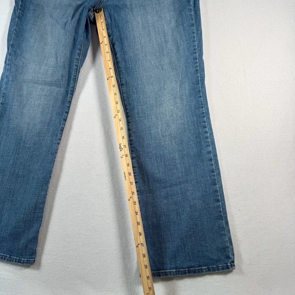 Levis Jeans Womens 18W Blue 415 Classic Boot Mid Rise Medium Wash Stretch Plus - Picture 5 of 10
